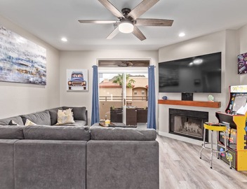 Desert retreat, 3 pools, free parking, PAC MAN, Pickleball, Basketball, Internet 3