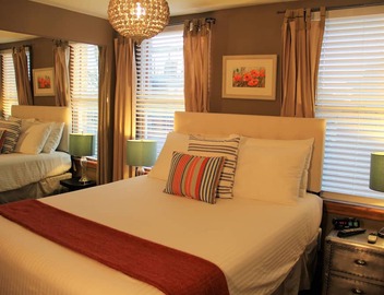 *Fresh* Modern Triplex in a Classic Boston Row House, Amazing City Views! 3