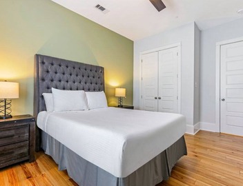 15% OFF Monthly | 10% OFF Weekly-Hosteeva Spacious 5BR Urban Retreat w Balcony & Pool 5