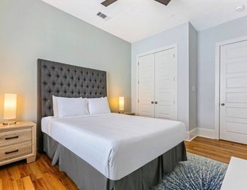 15% OFF Monthly | 10% OFF Weekly-Hosteeva Spacious 5BR Urban Retreat w Balcony & Pool 2