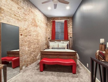 Luxury Condo in the Warehouse District! 2