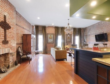 Luxury Condo in the Warehouse District! 2