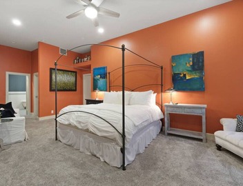 Luxury Condo in the Warehouse District! 4