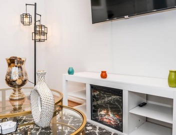 Gorgeous Modern Serviced Apartment 2