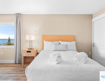 🏖️ Gold Coast Inn | Breathtaking Lake Views Corner Rm 301 3