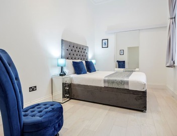 Right opposite Hyde Park and moments from Oxford Street 5