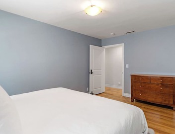 Home away from home with great proximity to everything Manhattan Beach! 2