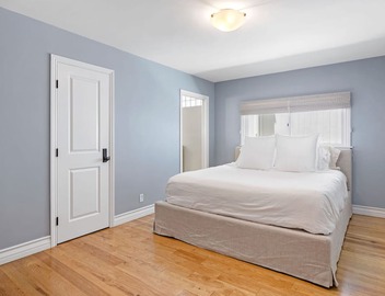 Home away from home with great proximity to everything Manhattan Beach! 4
