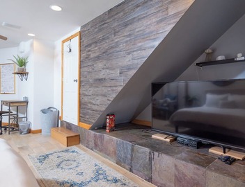 Stay in comfort and style! Encore Private Suite + Free parking! Close to Boston! 2