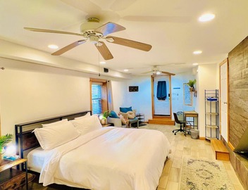 Stay in comfort and style! Encore Private Suite + Free parking! Close to Boston! 5