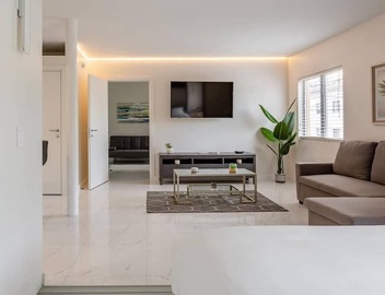 BEACHFRONT Stunning 2 Bed 2 Bath w/Free Parking 2
