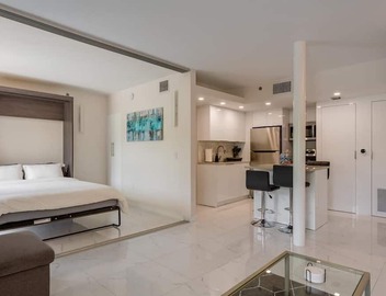 BEACHFRONT Stunning 2 Bed 2 Bath w/Free Parking 3