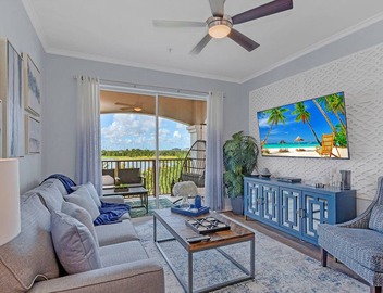 Top floor condo w/view of lake, pool and fireworks! - Next to conv. center 2