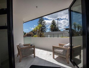 Designer Seaview Chic accommodation for the discerning traveler 2