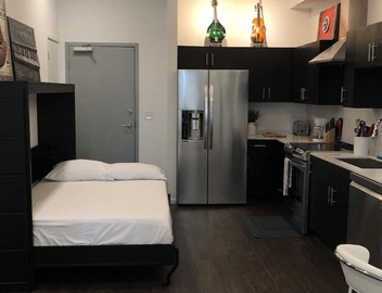 Walk to the Gulch! Heated Pool! Free Parking! Sleeps 6! Walk to Murals! 3