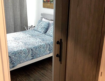 Walk to the Gulch! Heated Pool! Free Parking! Sleeps 6! Walk to Murals! 4