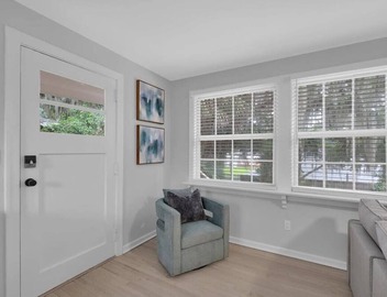 Sunny apartment in walkable San Marco! 2