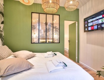 NEW Eiffel Tour ! Splendid 2BR & 1 BR Apts in the Heart of Paris 2