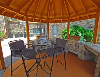 Free Breakfast Buffet! Just a Few Miles from Area Beaches 3