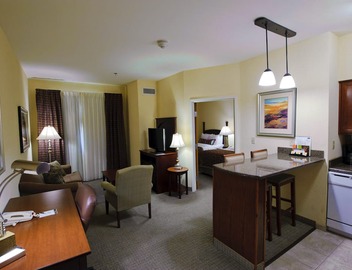 Free Breakfast Buffet! Just a Few Miles from Area Beaches 3