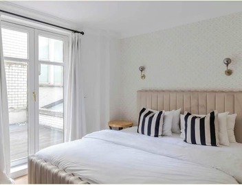 The Mayfair Muse - by Out of Office Lifestyle 4