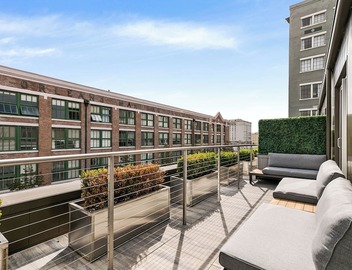 🎺SOPHISTICATED SOUTHERN PENTHOUSE DOWNTOWN CONDO! Large Living Area + Spacious Private Terrace! 5