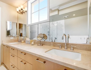 Gorgeous TOP floor corner 2Bedroom/2bath condo Americana at Brand! 4
