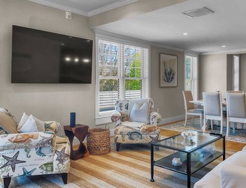 TJs Tide: Prime Location Condo w/Outdoor Deck 2