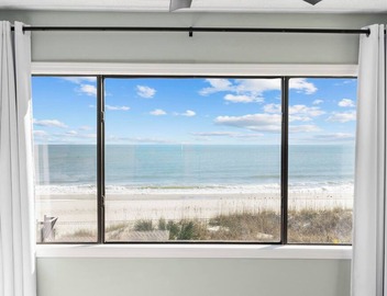 Dolphin Cay 204! Oceanfront 3 BR (2 KG BR's-1 Qn BR) 2 BA! Large pool! 2