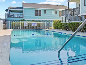 Dolphin Cay 204! Oceanfront 3 BR (2 KG BR's-1 Qn BR) 2 BA! Large pool! 4