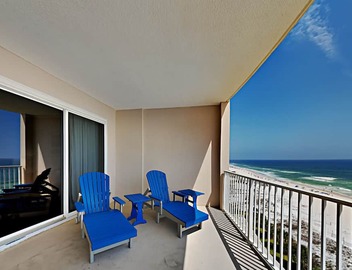 Beachfront, Private Balcony! 2