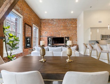 🛎DOWNTOWN Condo You've Been LOOKING For! Glam+Historic Charmer+Private Balcony= Everything! 2