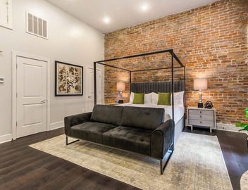 WHERE GLAM MEETS COZY! THE PERFECT PLACE FOR A DOWNTOWN GETAWAY! | The Sazerac 5