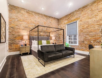 WHERE GLAM MEETS COZY! THE PERFECT PLACE FOR A DOWNTOWN GETAWAY! | The Sazerac 5