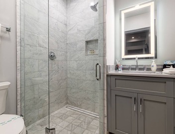 Downtown 4BR | Private Outdoor Patio | King Beds | The St. Louis 5