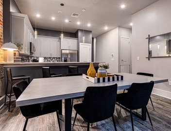 Downtown 4BR | Private Outdoor Patio | King Beds | The St. Louis 4