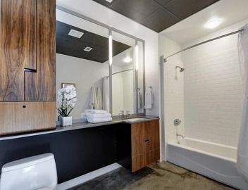 Bright + Stylish Downtown Loft | East 6th Street 5