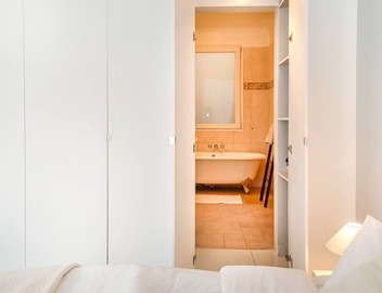 Golden Triangle Apt. – Montaigne/George V 4