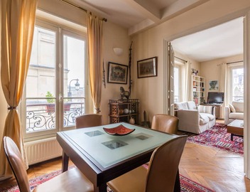 Quai aux Fleurs Apartment, by Veeve 2