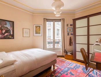 Quai aux Fleurs Apartment, by Veeve 5
