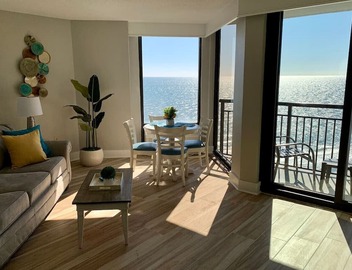 Absolute Beach. Oceanfront. Pet Friendly. 2