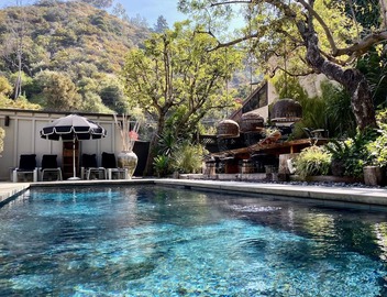 Exquisite Midcentury Retreat 5