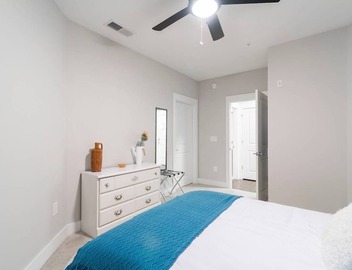 Modern Cozy 1BR ◉ Gym ◉ Balcony ◉ Free Parking 3