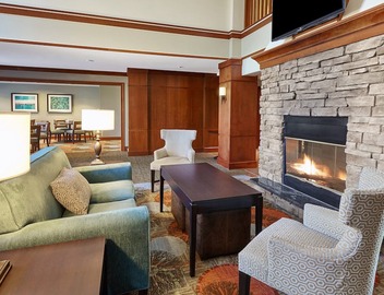 King Suite in "The Glen" District. Free Breakfast Daily. Indoor Pool 4