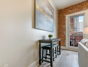 💜CHARACTER GALORE A TASTE OF NOLA NOT FOUND IN A HOTEL! 2 Balconies King Beds+Sleeper Sofa💜 2