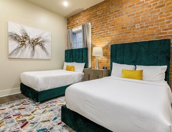 💜CHARACTER GALORE A TASTE OF NOLA NOT FOUND IN A HOTEL! 2 Balconies King Beds+Sleeper Sofa💜 5