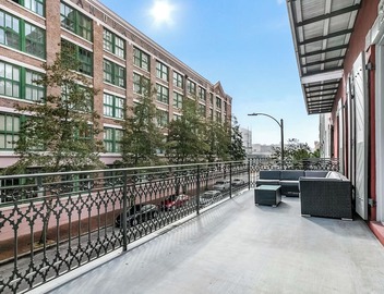 🎷Luxury Historic Downtown Location LG Private Balcony | The Armstrong 🎷 4