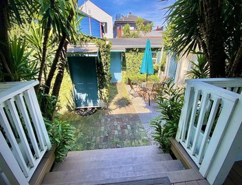 1 BR Apartment with Courtyard walking distance to Magazine street Art District 4