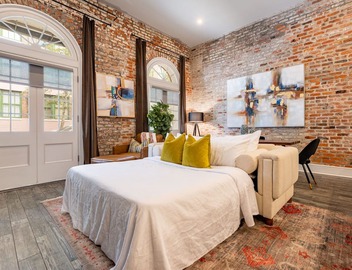 Luxury Condo Walk Anywhere & Everywhere! The Bordeaux 2