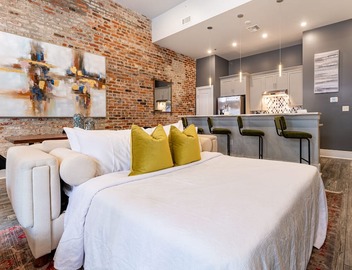 Luxury Condo Walk Anywhere & Everywhere! The Bordeaux 3